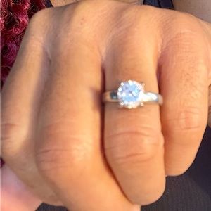 Women’s ring cubic zirconia ring in a 14K white gold brilliance solitaire ring